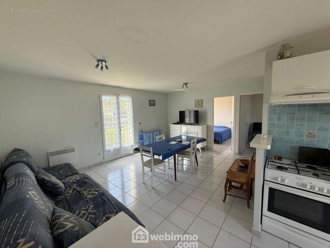 Salon séjour ouvert - Maison à LONGEVILLE-SUR-MER