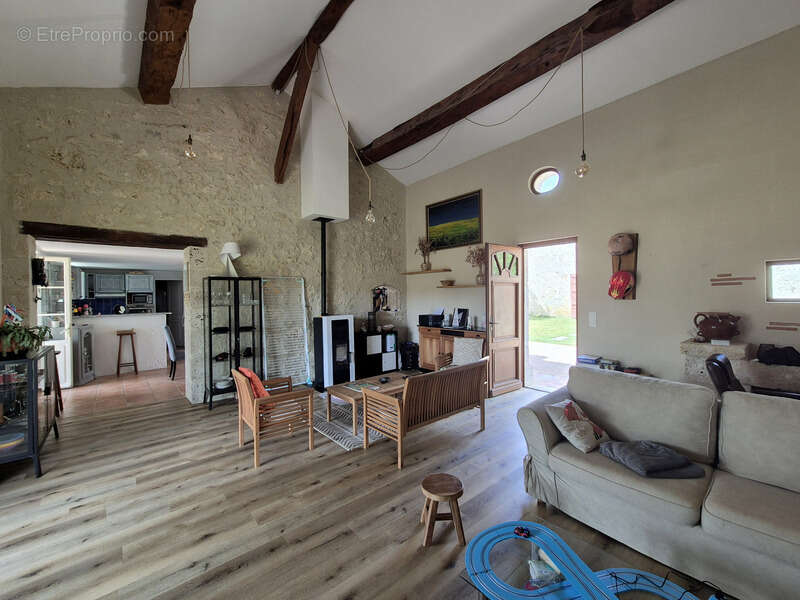A vendre maison en Pierre - Dépendances – 1 Hectare – 32700 Castéra-Lectourois, Gers - photo 9