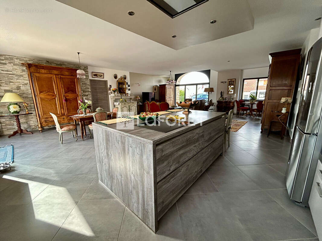 Maison à MONTMIREY-LE-CHATEAU