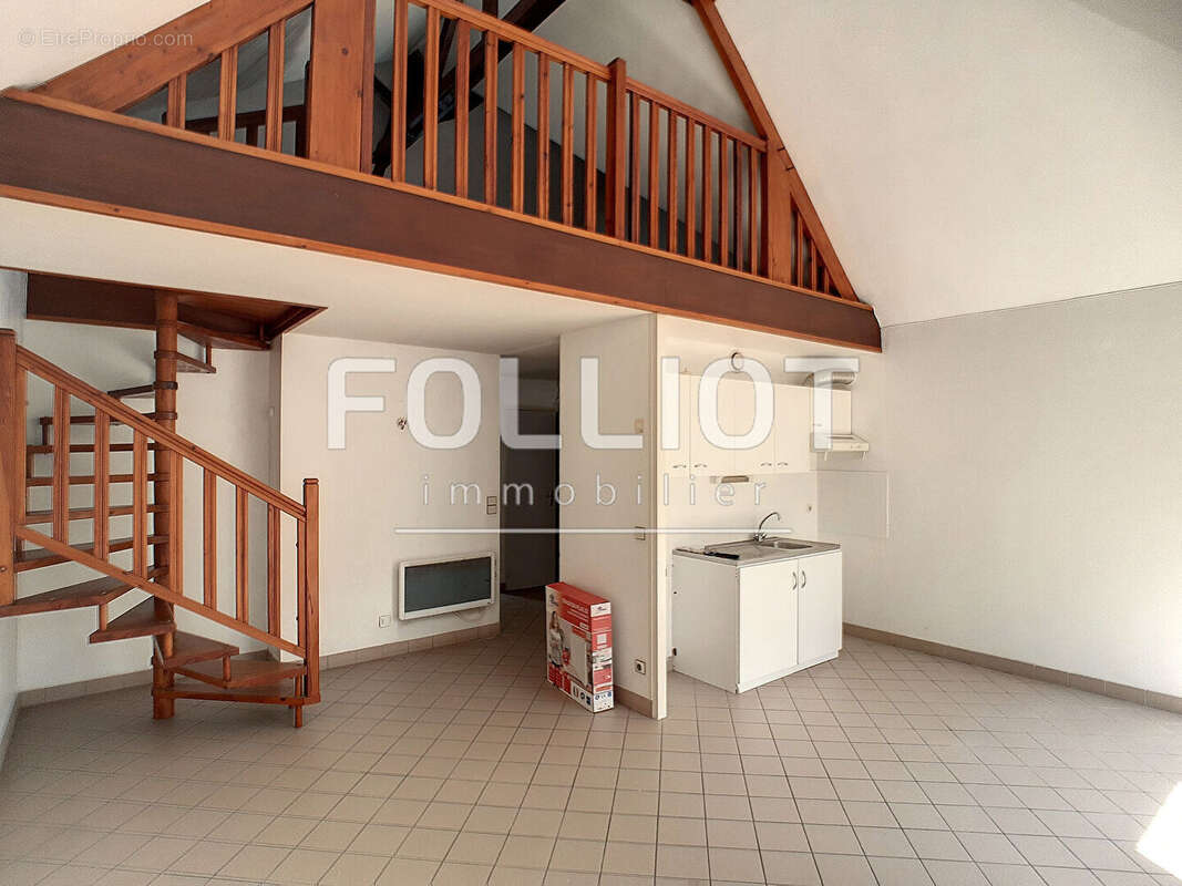 Appartement à VILLEDIEU-LES-POELES