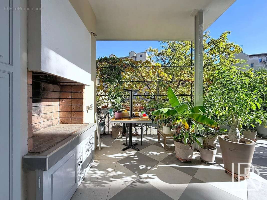 Appartement à MARSEILLE-5E