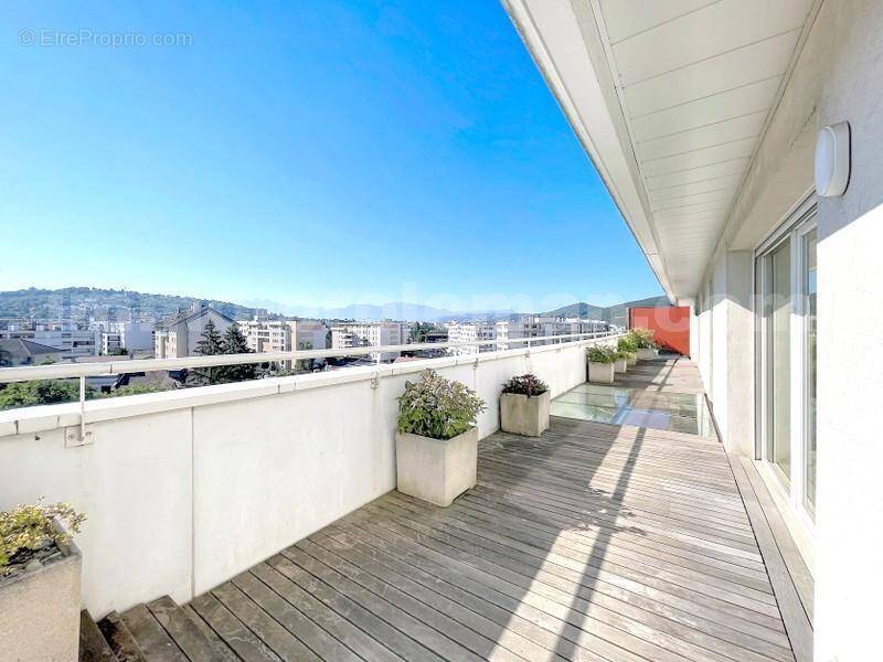 Appartement_T4_Annemasse_Proche_Genève_Ceva_tram_Suisse_investissement_hyper_centre_Séjour_cuisne_terrasse_ - Appartement à ANNEMASSE