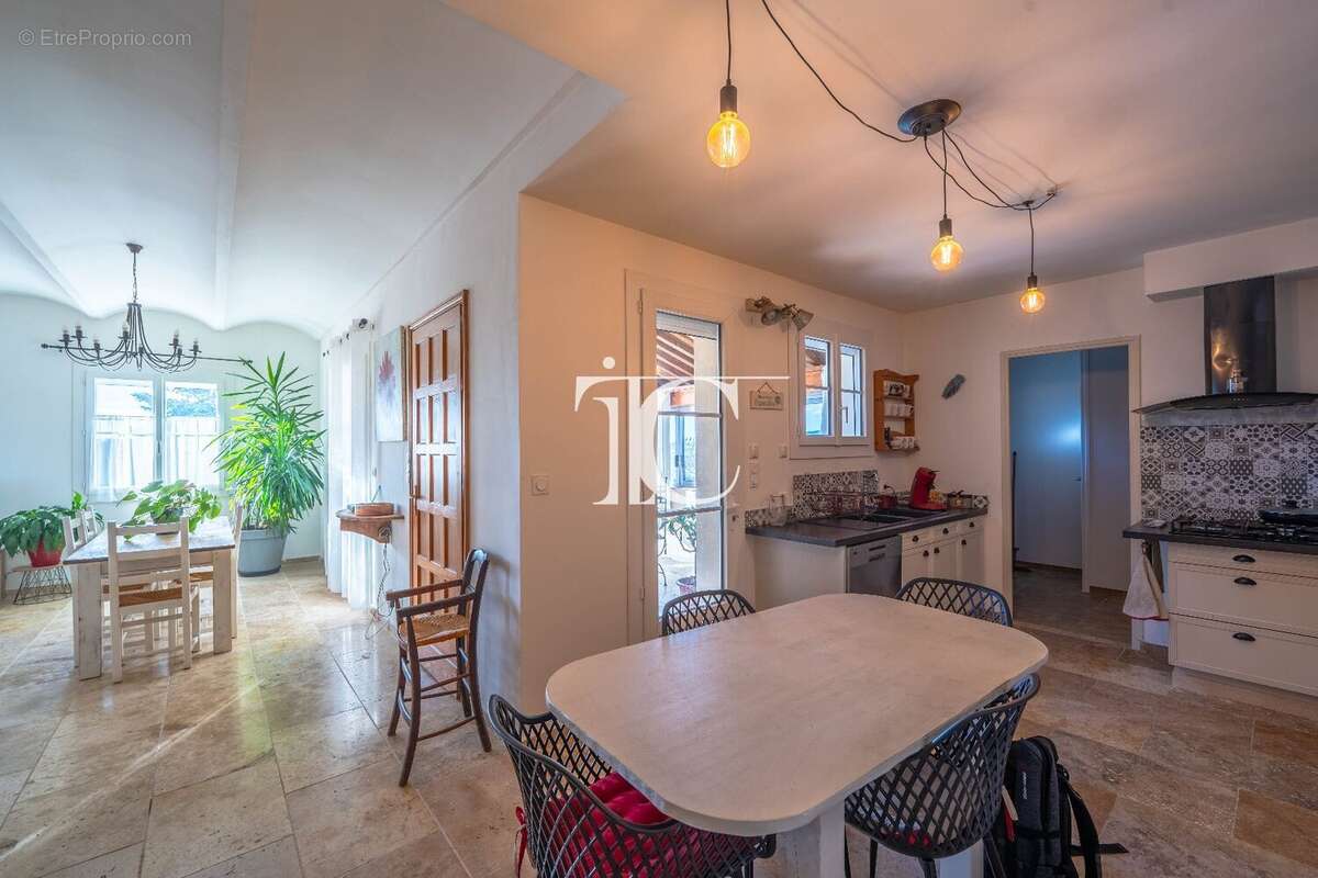 Maison à SAINT-ANDRE-DE-CRUZIERES