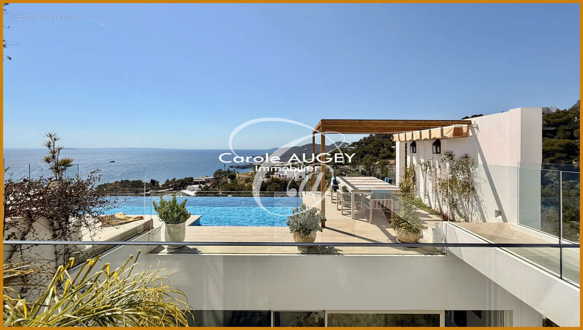 Maison à SAINT-CIERGE-LA-SERRE