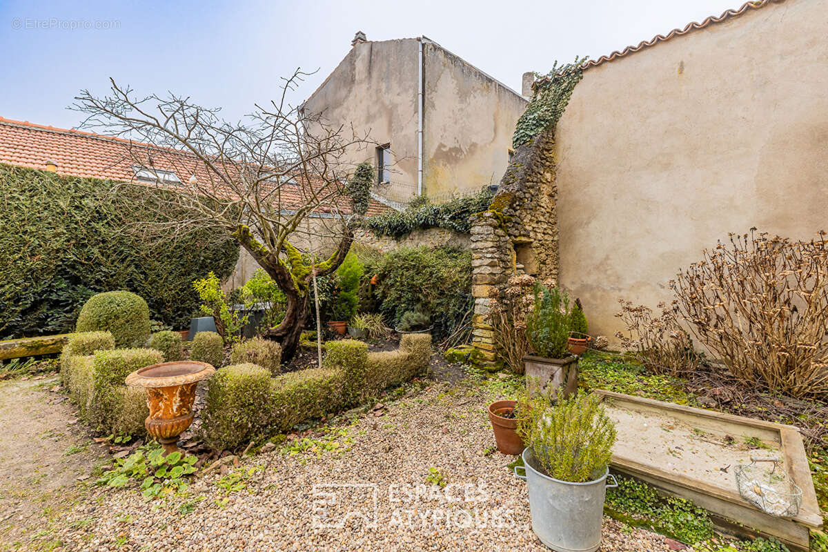 Maison à LESSY