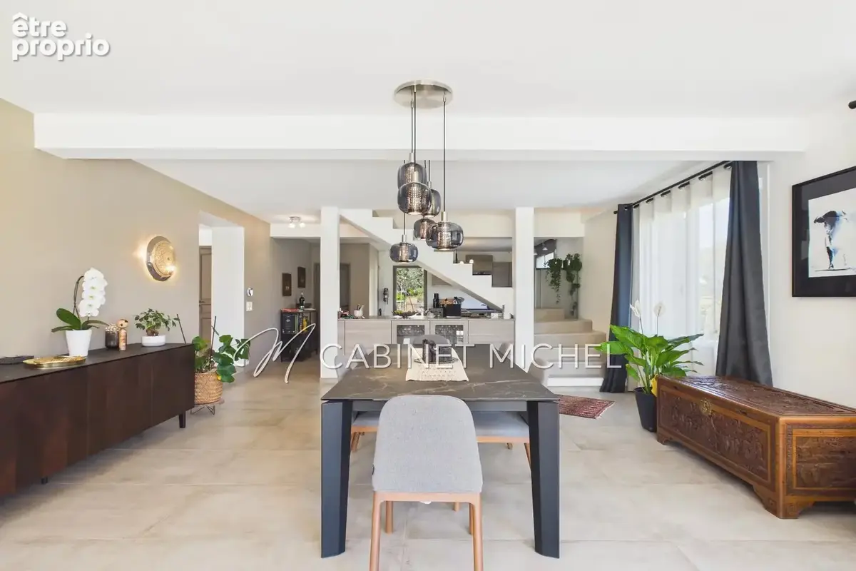 Maison 252 m² à Le Rouret  - photo 7