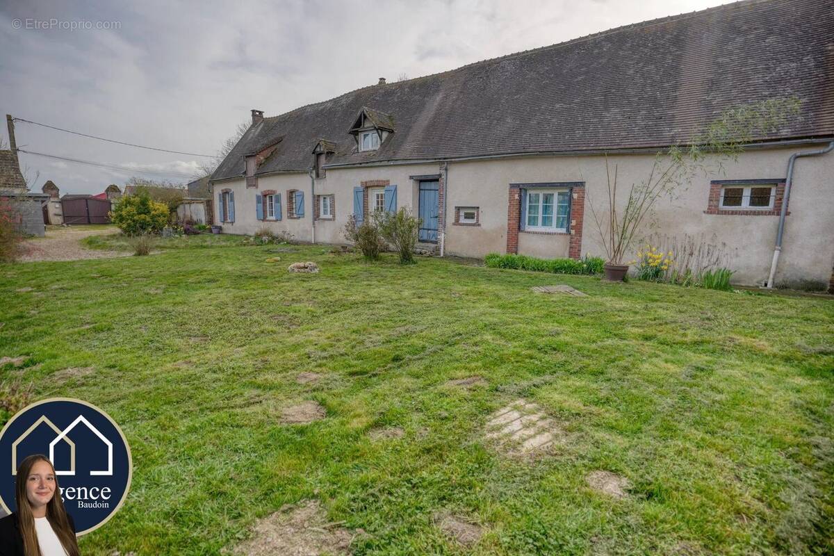 Maison à TREMBLAY-LES-VILLAGES