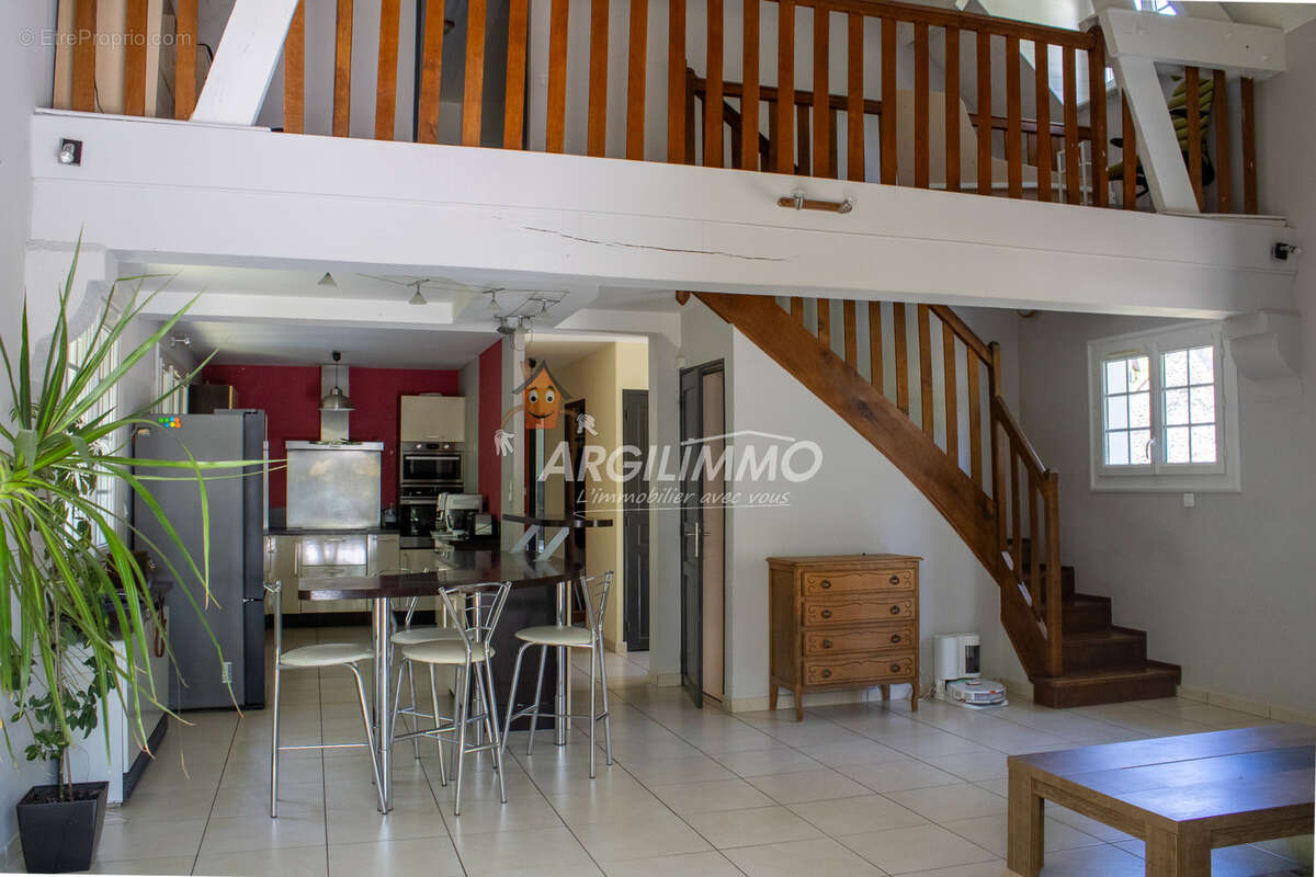 Propriété avec deux habitations et piscine - photo 4