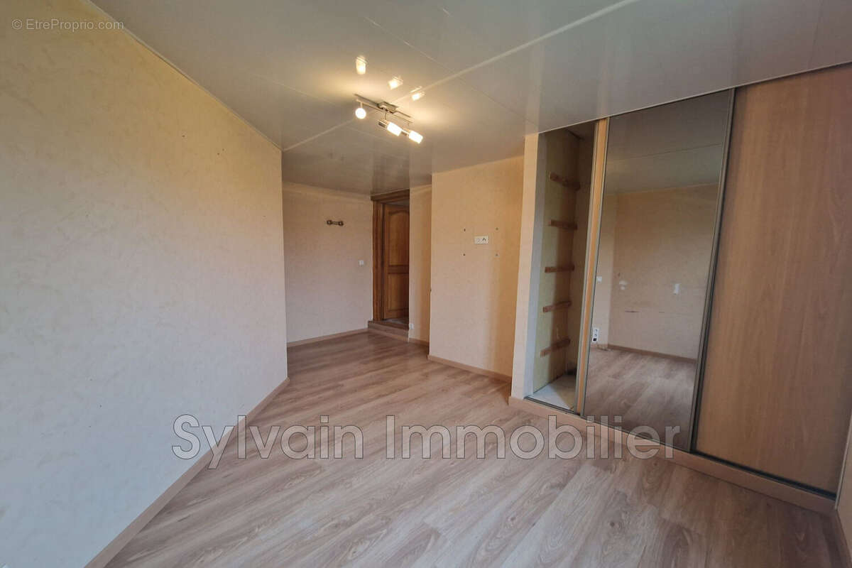 Maison à MILLY-SUR-THERAIN