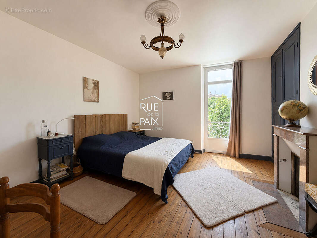 Maison de caractère - Saint-Maixent-l'École  - 5 chambres - 275 m2 - photo 11