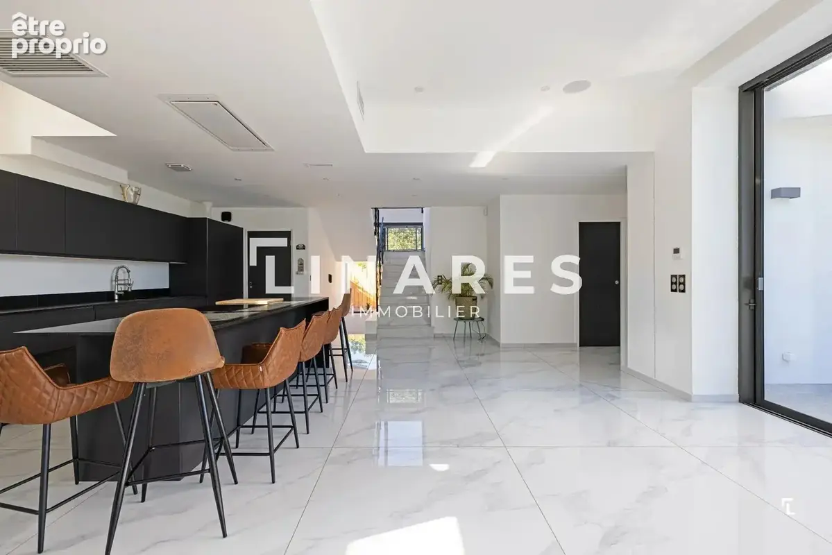 PERSPECTIVE CALIFORNIA  - Villa T5 de 394 m2 - Garage de 59 m2 - Terrain - Jardin - Piscine - Garage - 13400 Aubagne - photo 7