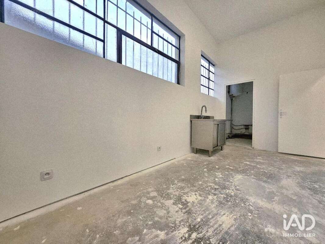 Photo 2 - Commerce à BEAUCAIRE