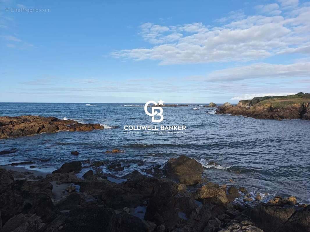 EXCLUSIVITÉ - Les Sables d'Olonne : Rare Terrain Face Mer de 2 300 m² avec Permis Purgé & Garages de 100 m² - photo 9