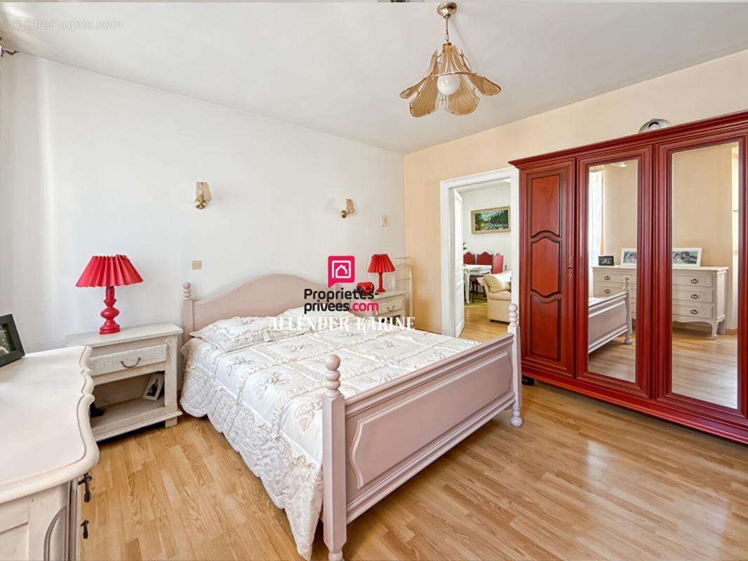 Maison à VILLENEUVE-L&#039;ARCHEVEQUE