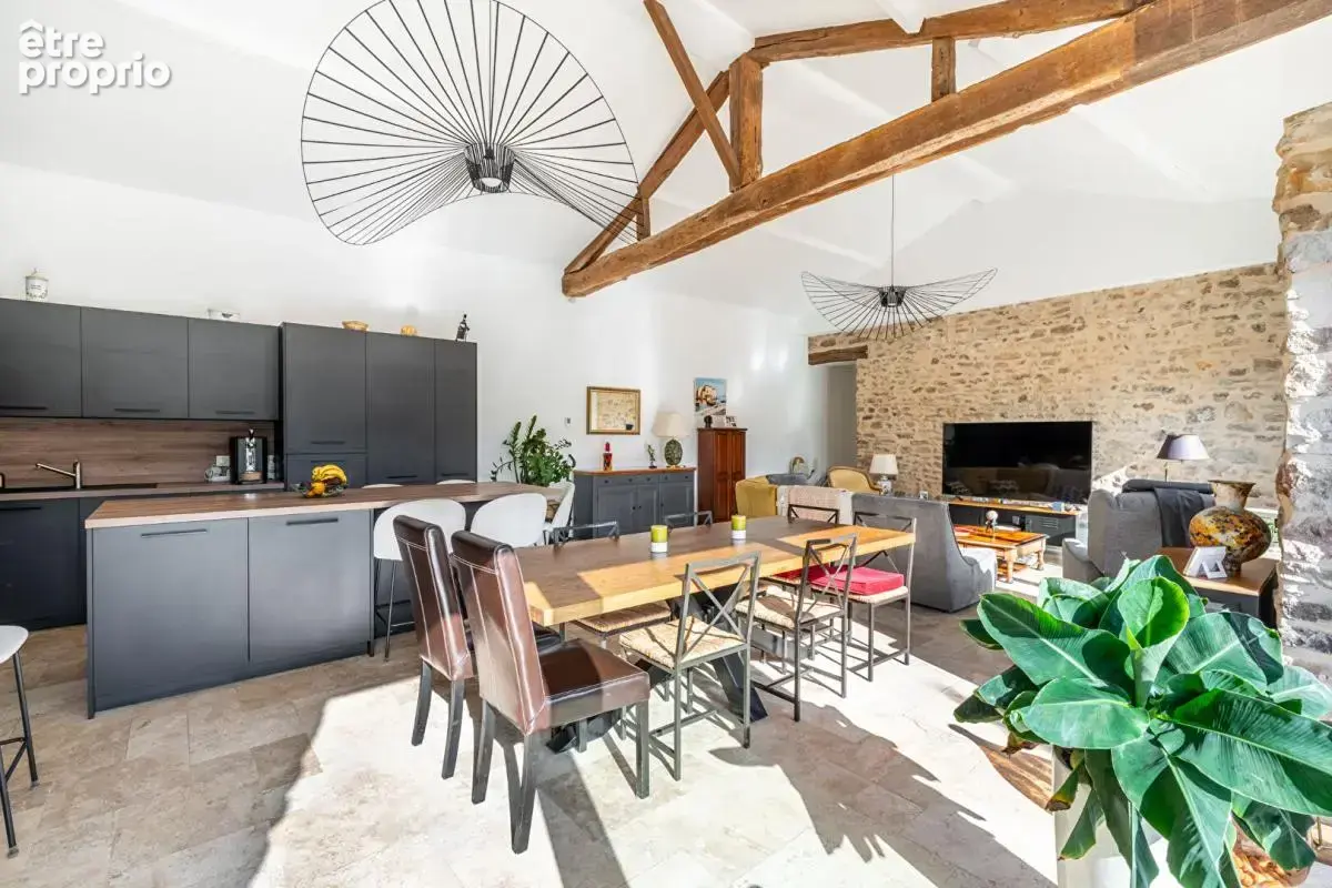 Maison Pierres Dorées entièrement rénovée avec matériaux de qualité - photo 3