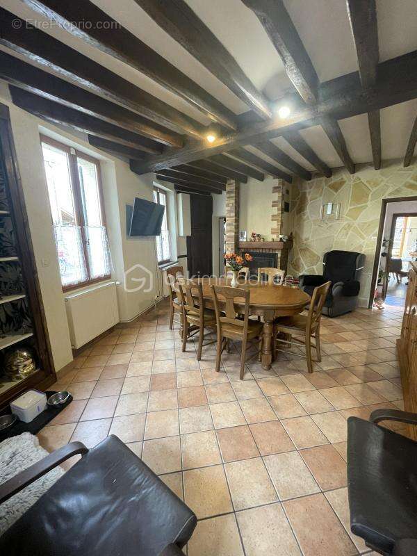 Maison à VILLETHIERRY