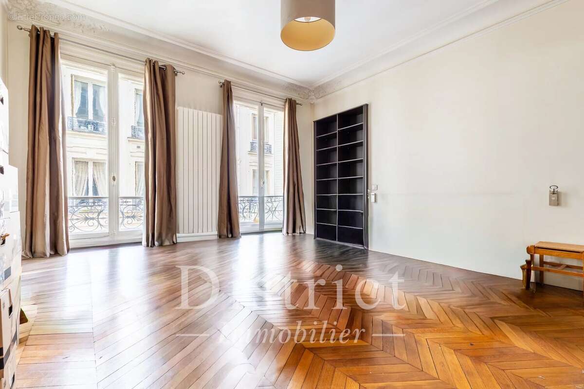 Appartement à PARIS-7E