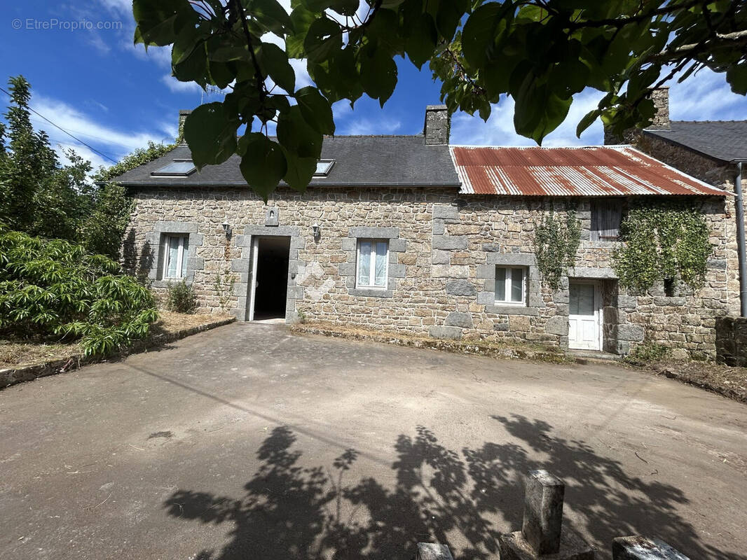 Maison à SAINT-JULIEN