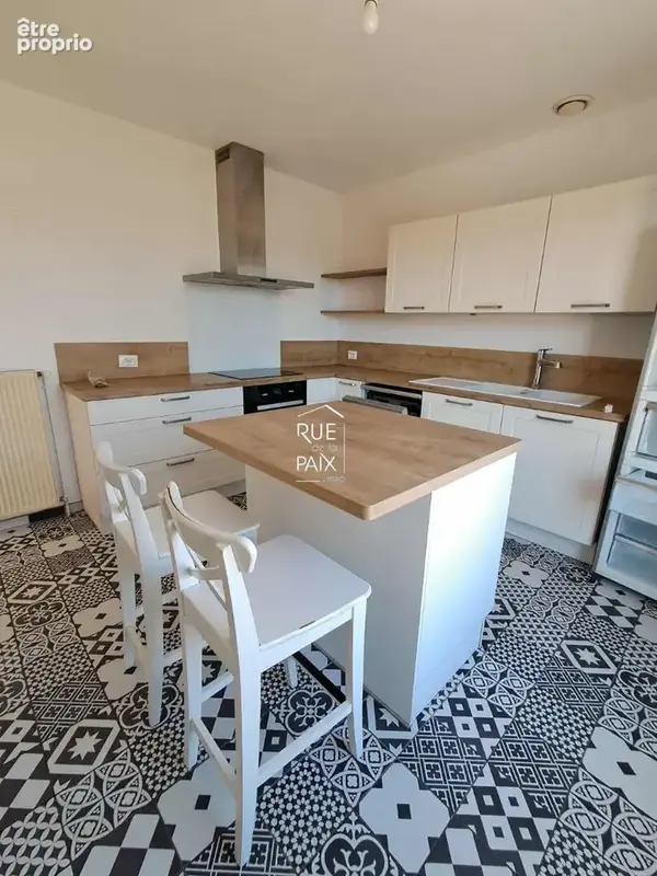 Maison sur sous sol , secteur prisé de Naintré 191.90 m2 - photo 5
