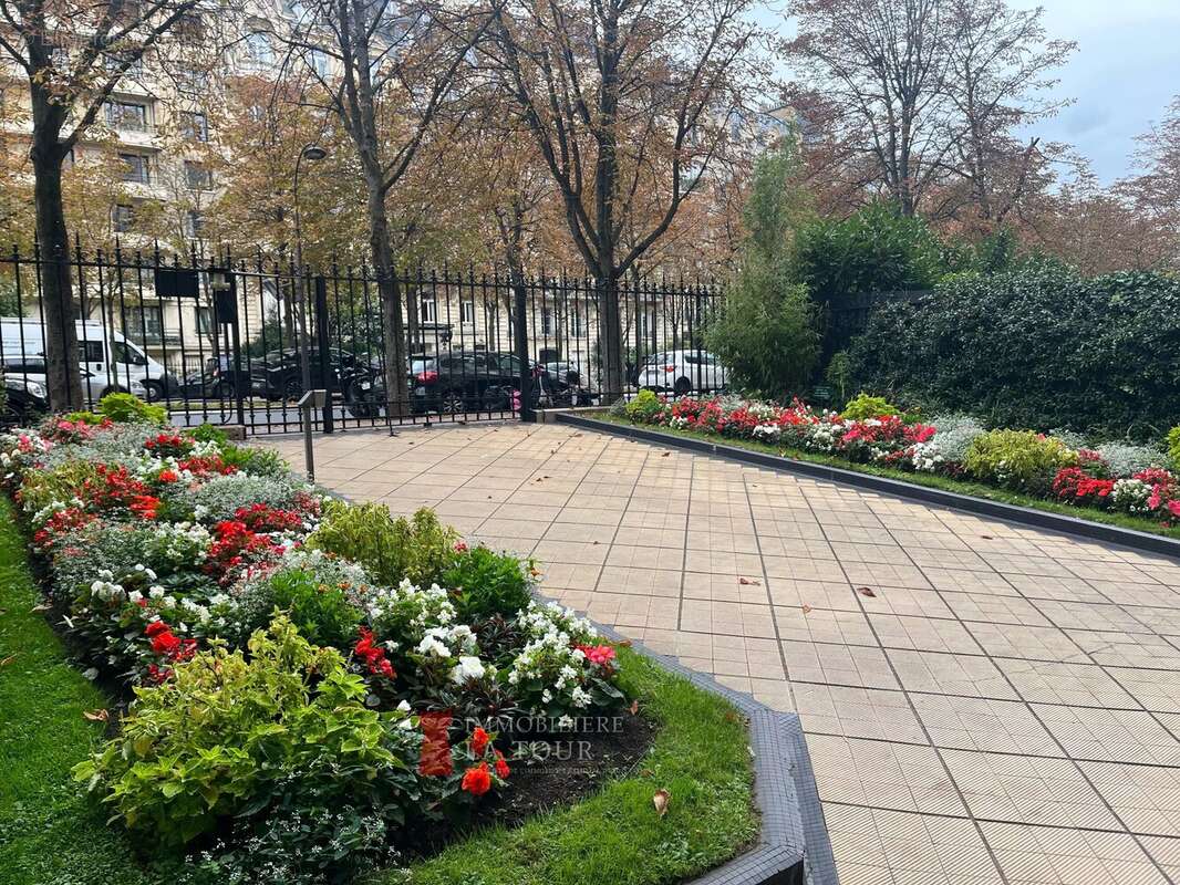 Appartement à PARIS-16E