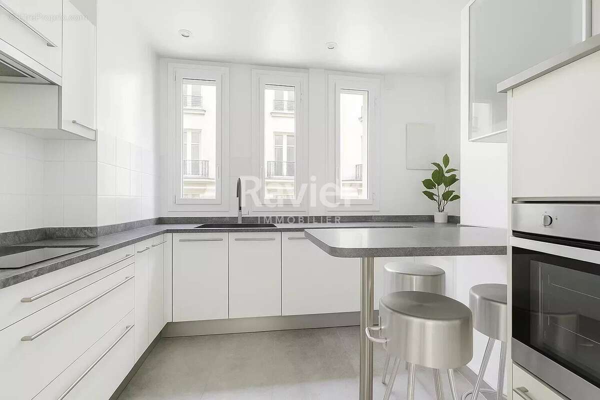 Appartement à PARIS-16E