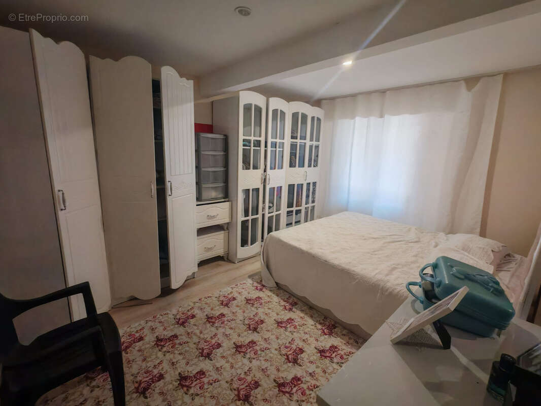 Appartement T3 avec place de parking privative et cour extérieure - photo 4