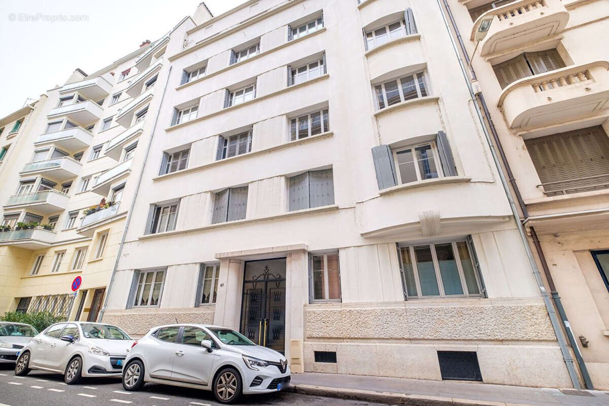 Vente appartement  1 pièce et cuisine - Lyon 6 Mairie - à rénover - photo 14