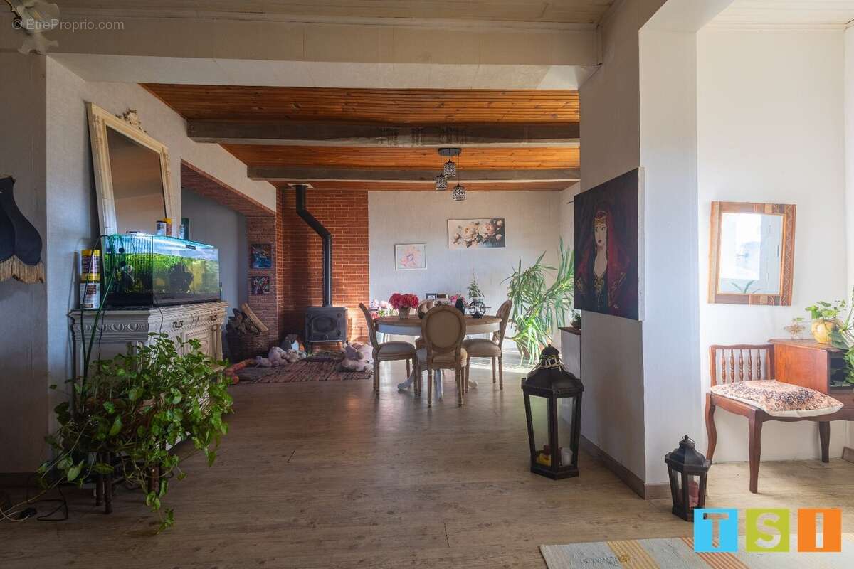 Maison à CASTELNAU-PICAMPEAU