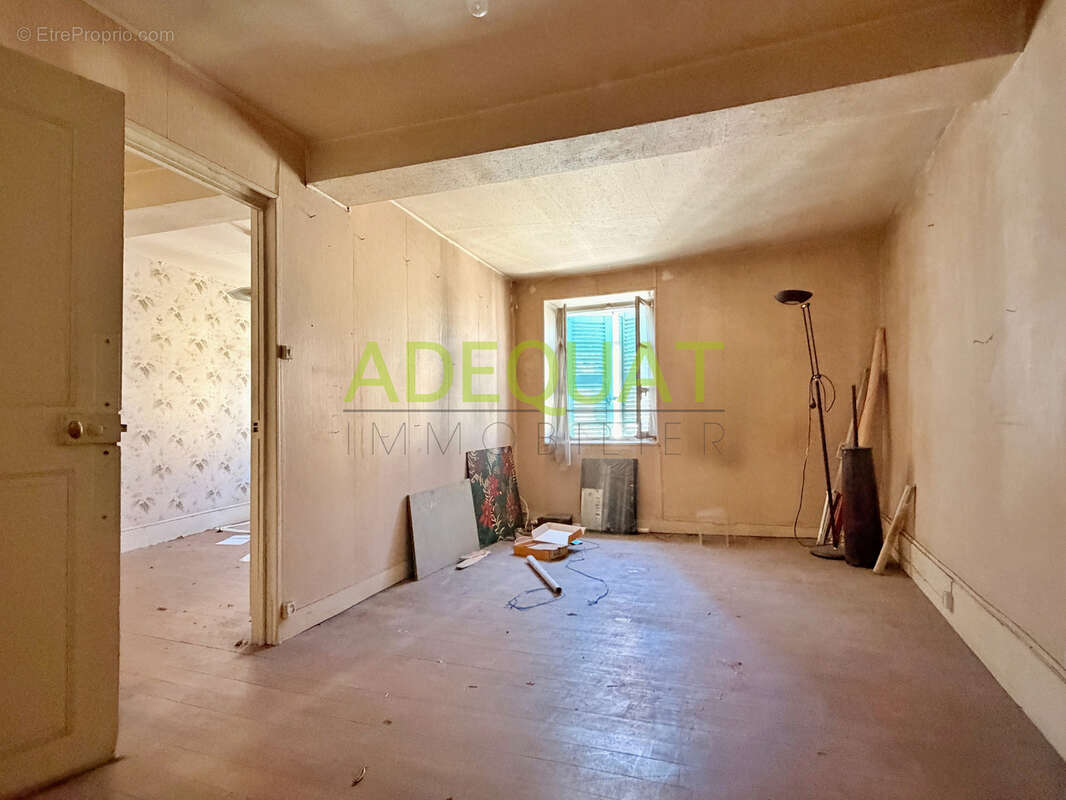 Ideal investisseurs et marchands de biens - immeuble avec combles amenageables et cave - photo 12