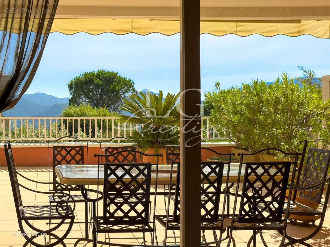 Appartement à MANDELIEU-LA-NAPOULE