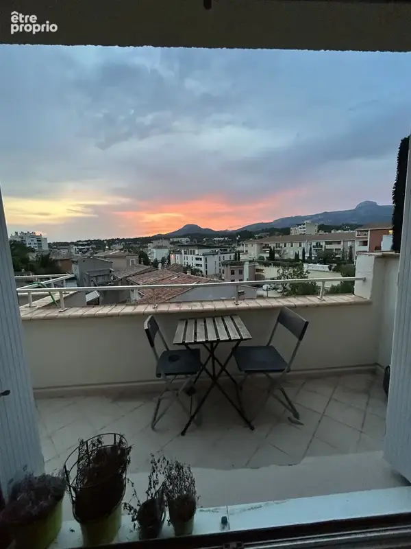 Aubagne, Magnifique duplex T2 de 60m2 avec 15m2 de terrasse - photo 2