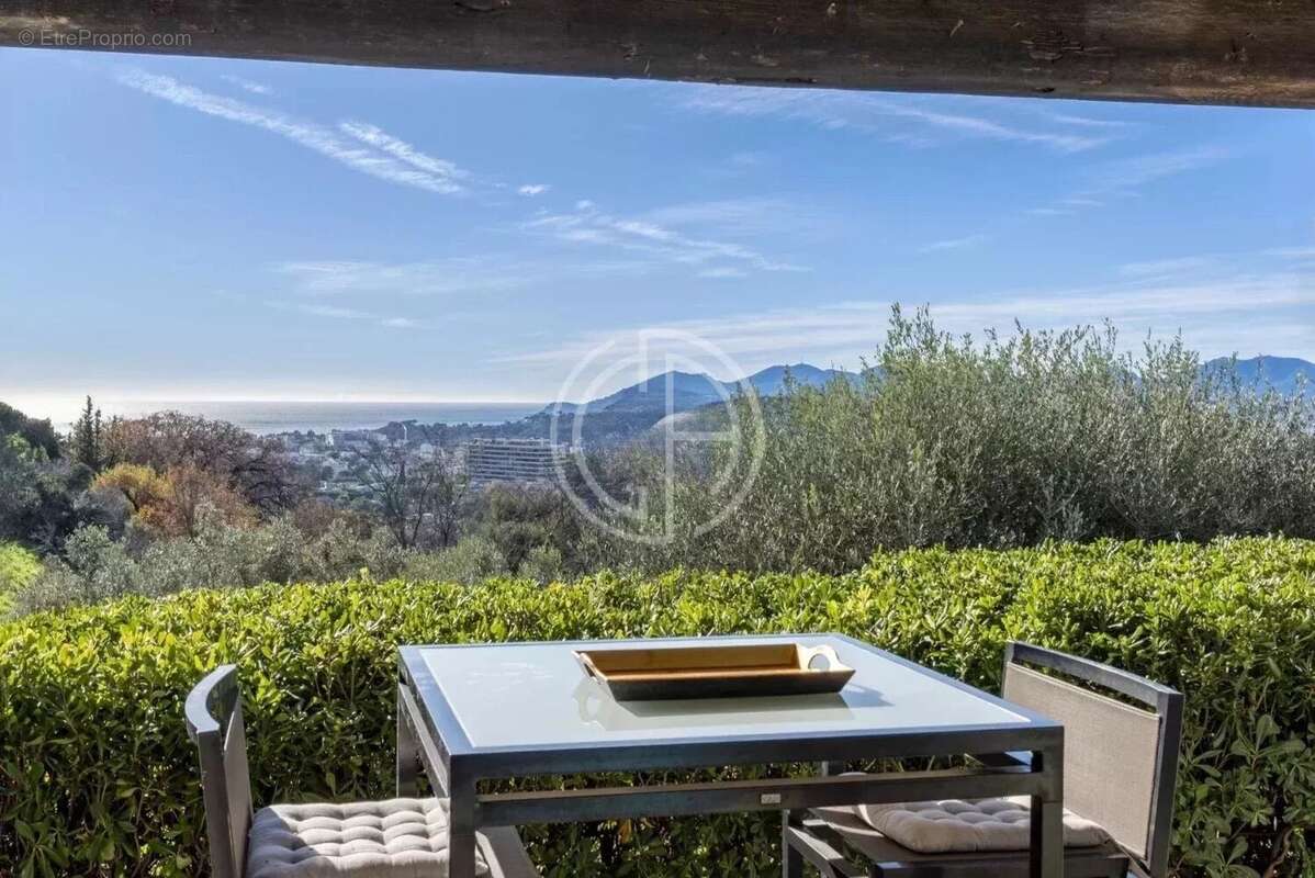 Maison à MOUGINS