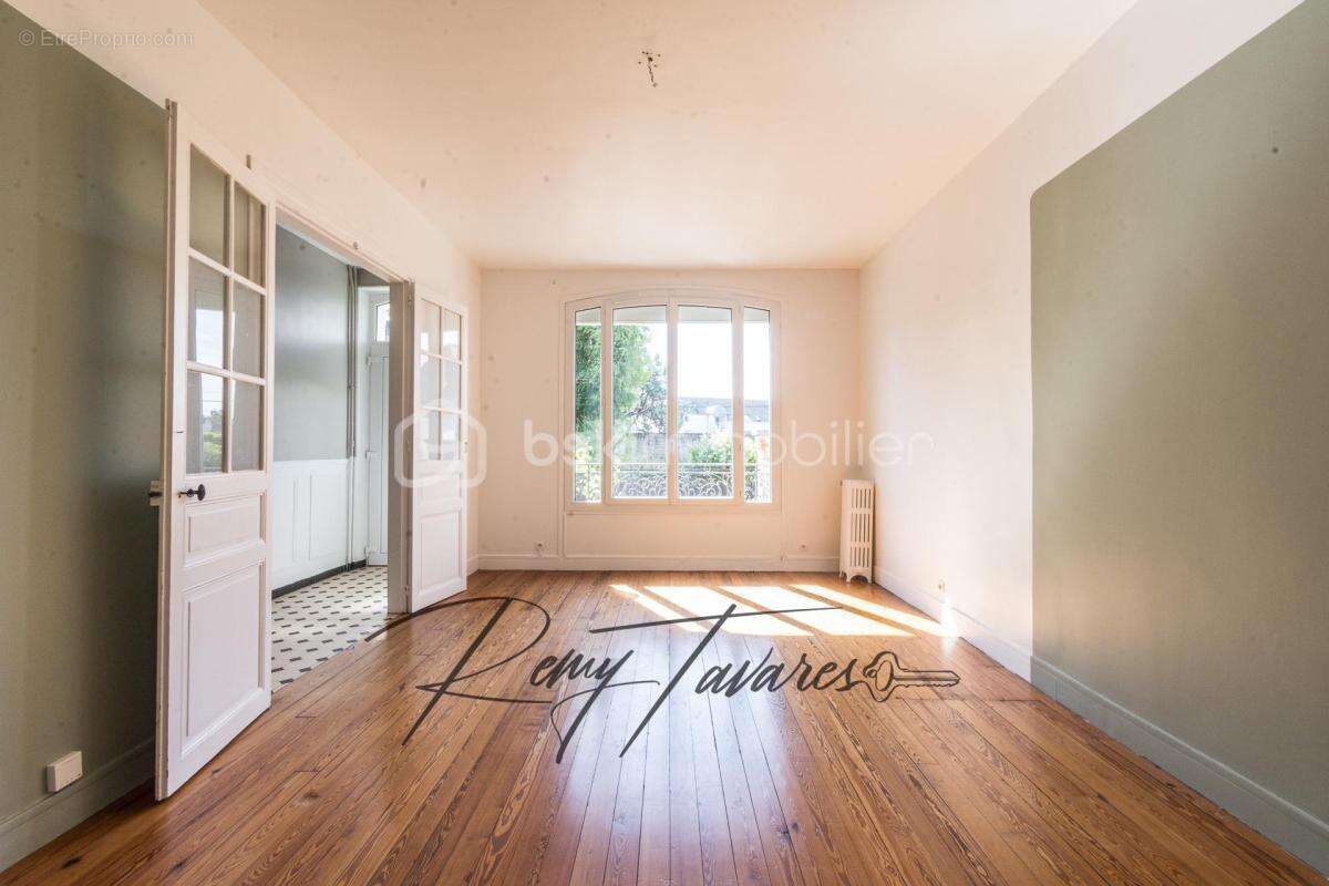 EXCLUSIVITÉ - Elégante Maison en Pierre de Meulière avec Grand Jardin - 5 min à pied de la Gare - photo 4