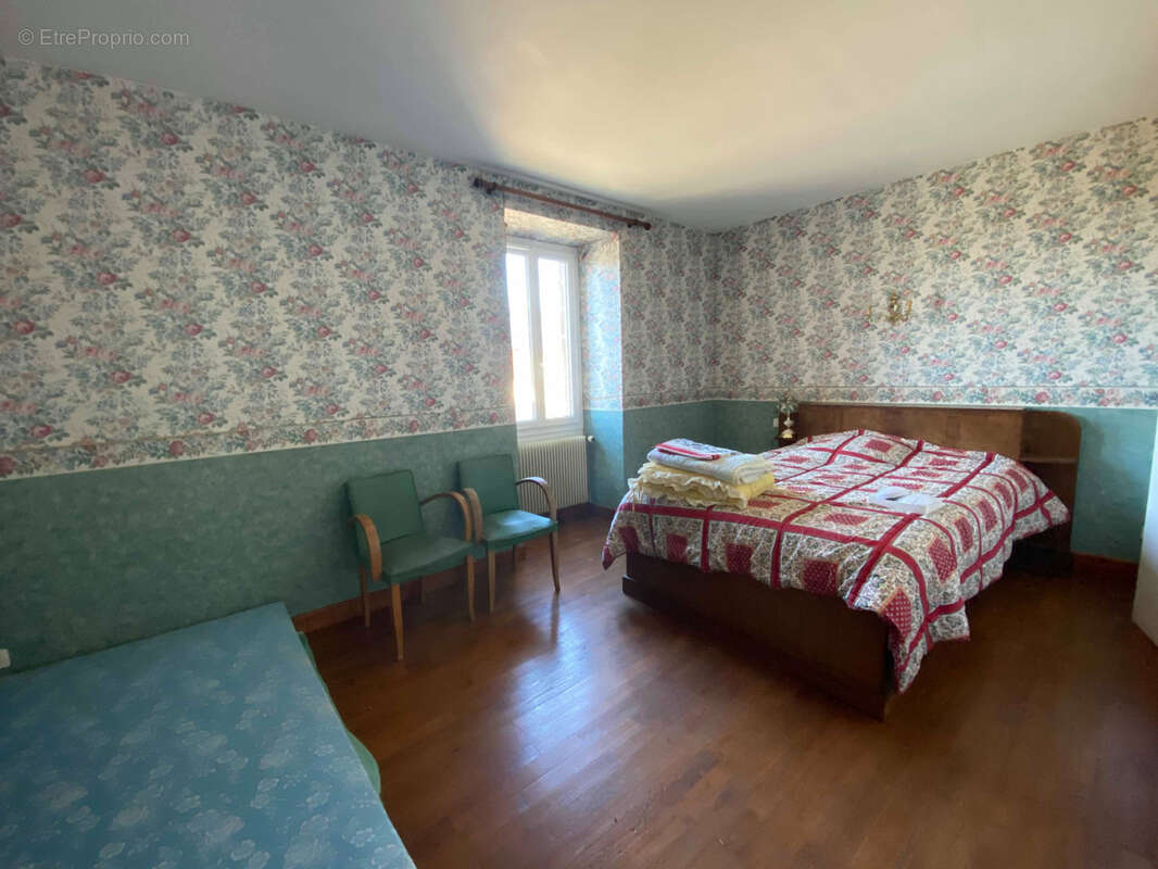 Maison à SAINT-AULAIRE