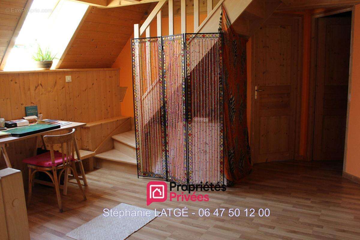 Ferme rénovée de 5 chambres avec Gîte à Larodde (63) - photo 11