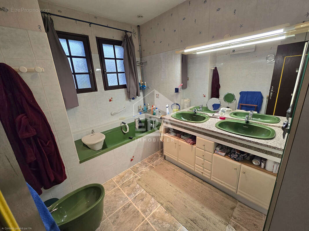 Maison à EGLISE-NEUVE-D&#039;ISSAC