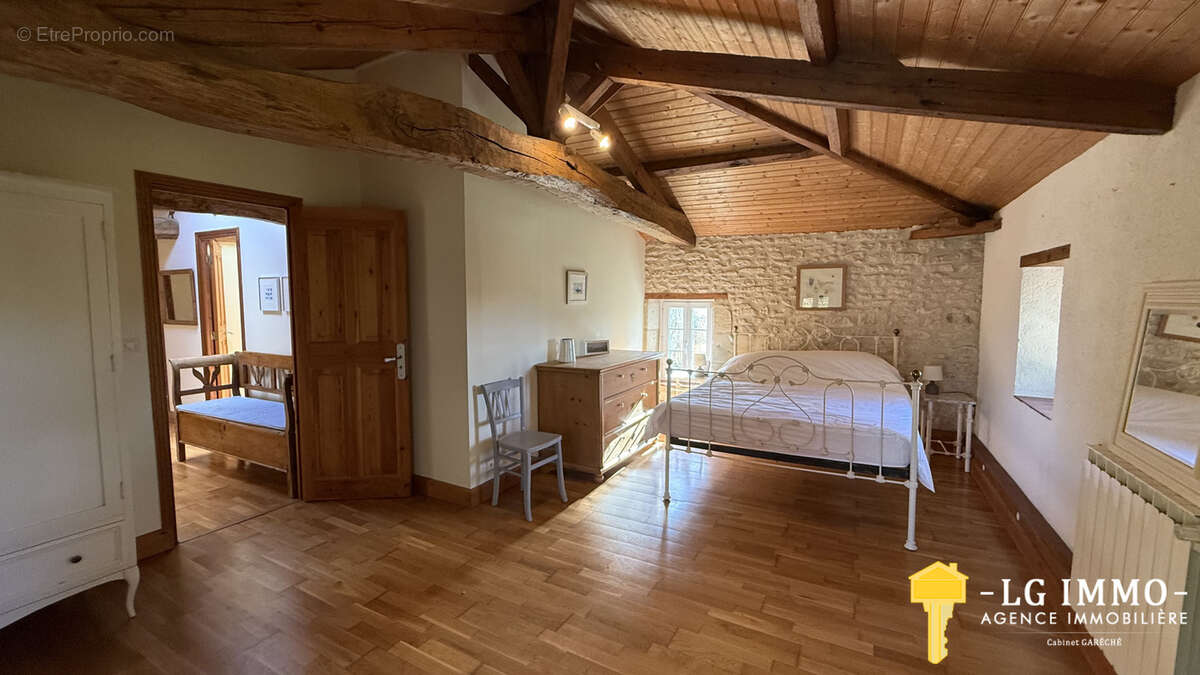 Maison à MORTAGNE-SUR-GIRONDE