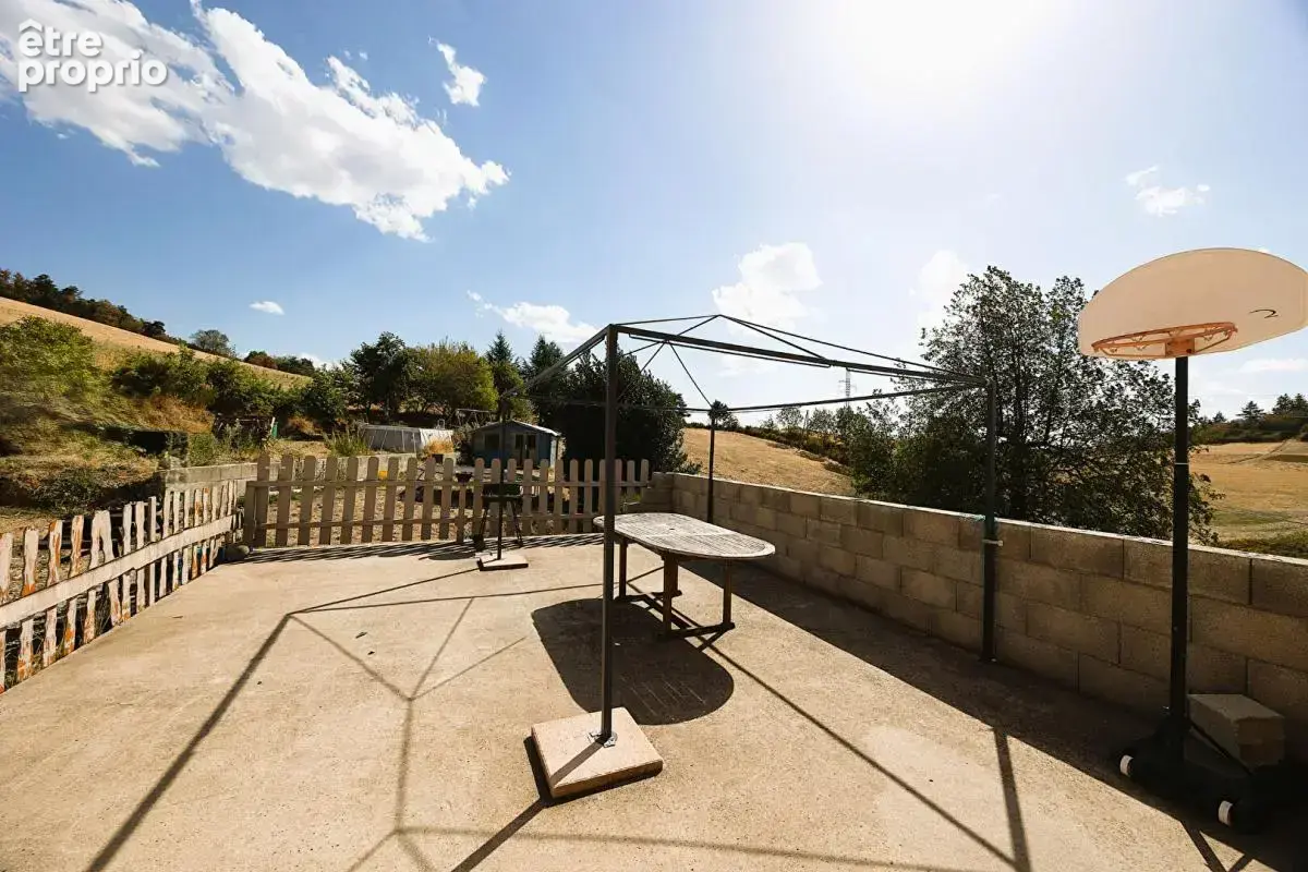 Corps de ferme de 183 m² et grand terrain de 5 631 m² - Proche Lyon - photo 8