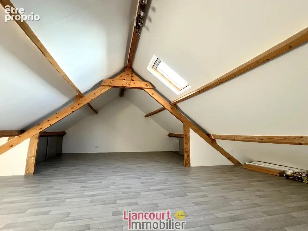maison récente avec 6 chambres secteur saint just en chausée - photo 11