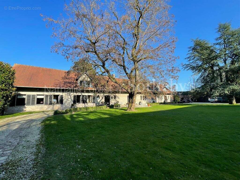Superbe Propriété sur plus de 3 hectares. - photo 2