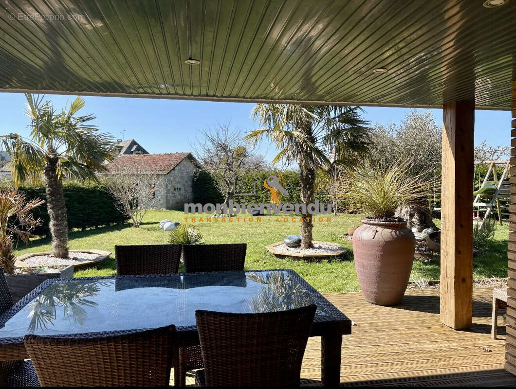 Maison à ARPAJON-SUR-CERE