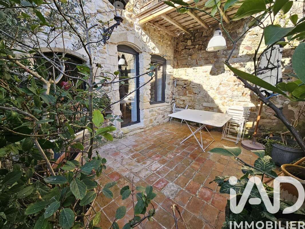Maison 111 m² à Aigueze  - photo 2