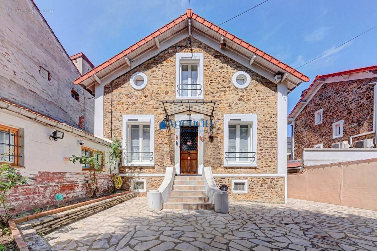 façade  - Maison à VILLEMOMBLE