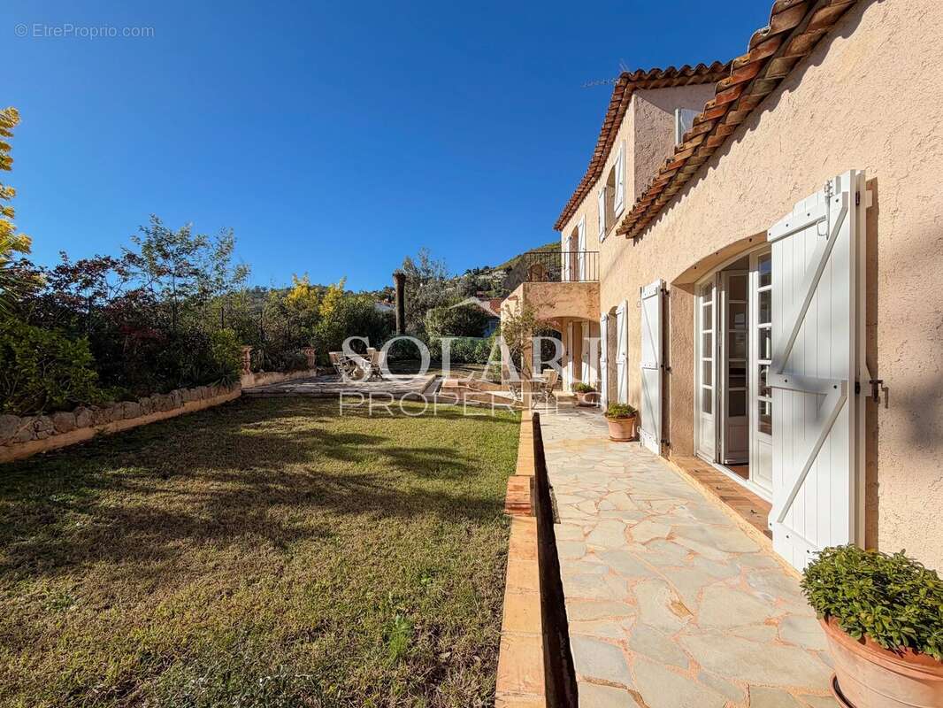 Maison à MANDELIEU-LA-NAPOULE