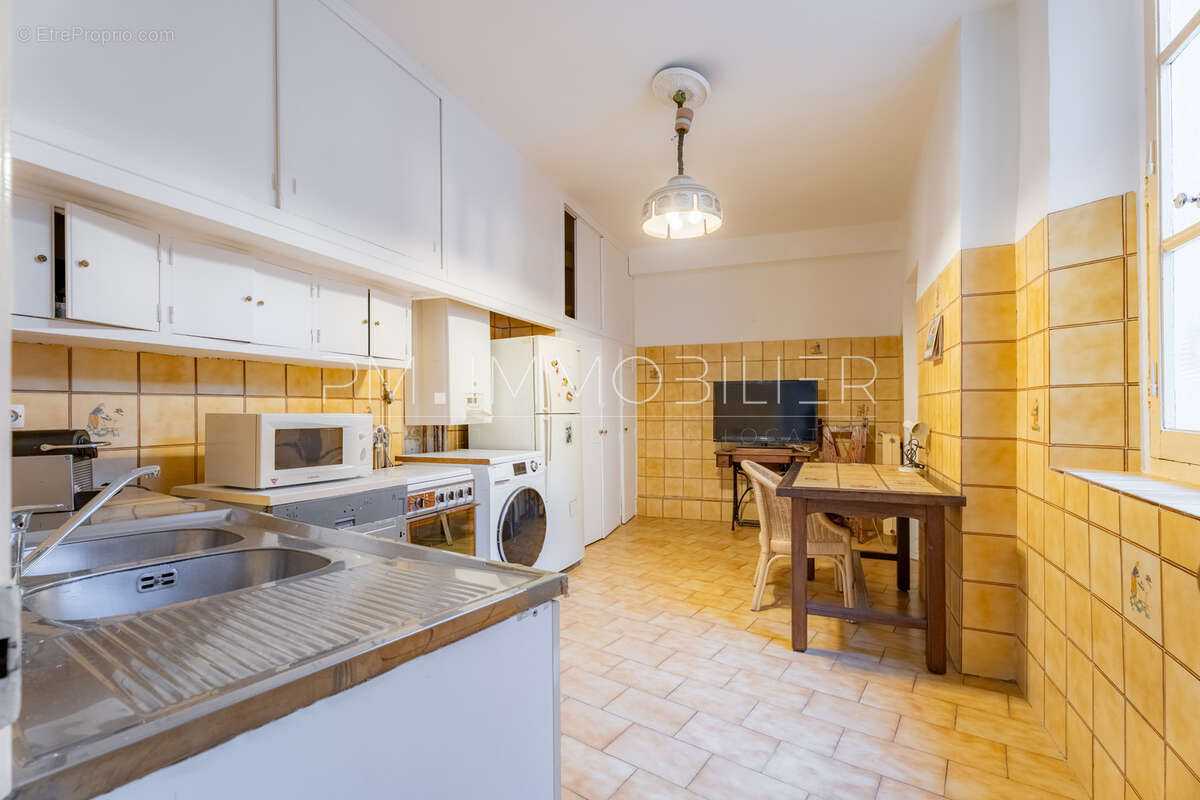 Appartement à MARSEILLE-1E