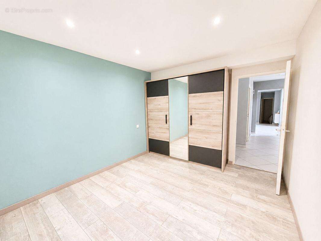 Magnifique propriété de 218 m² sur parc arboré de 3 748 m² avec hangar de 256 m² - photo 8