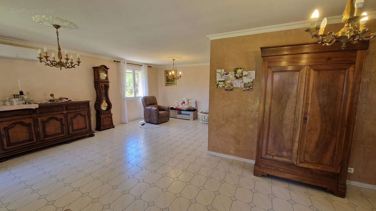 Maison à SAINT-JULIEN-LES-ROSIERS