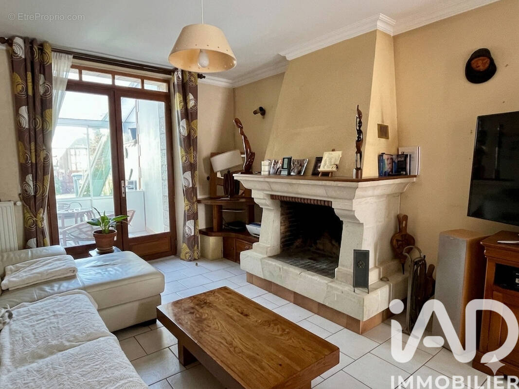 Photo 1 - Maison à JARZE