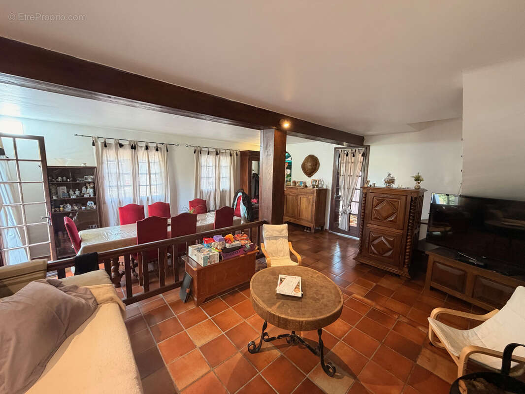 Maison à CHIS