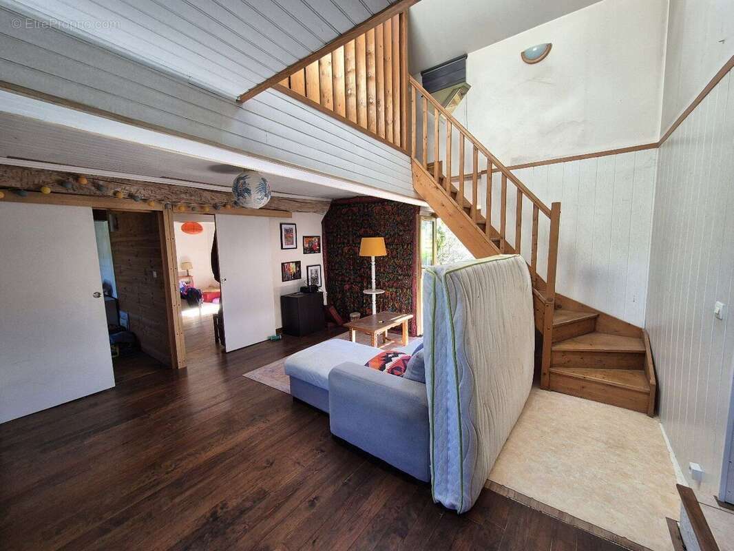 Propriété de 2 maisons sur terrain de 5817 m² - photo 11